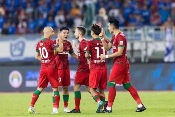电影《巴比龙》国内定档7.Snatchback，暂译)，该剧由斯科特·罗森鲍姆担任编剧和执行制片人。