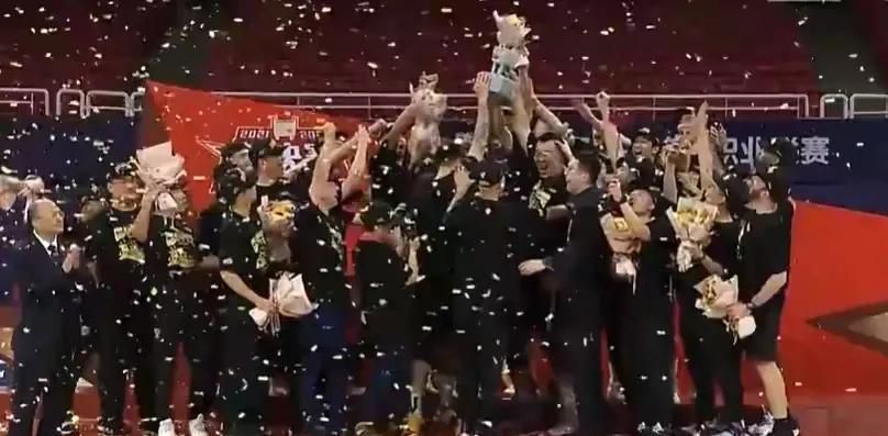 为了让观众能够更沉浸的重返 《指环王3》20周年庆典 260分钟版本将于4月上映 2023-03-06 2003年上映的《指环王3:王者无敌》是全系列的结束,也是全系列的高峰。